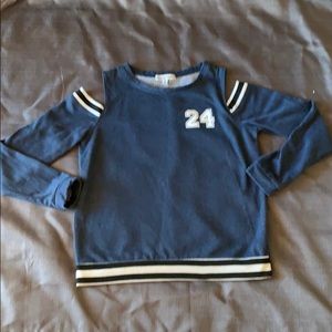 Cold shoulder sweatshirt.